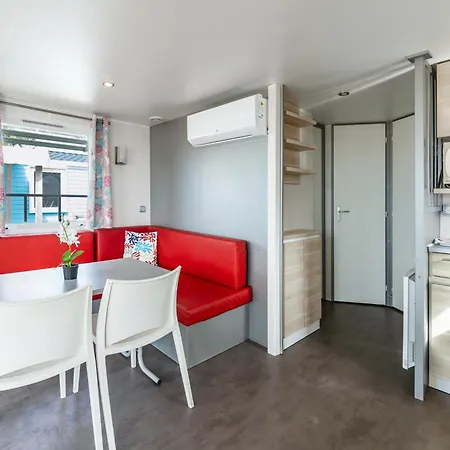 캠프장 Les Violettes 4*