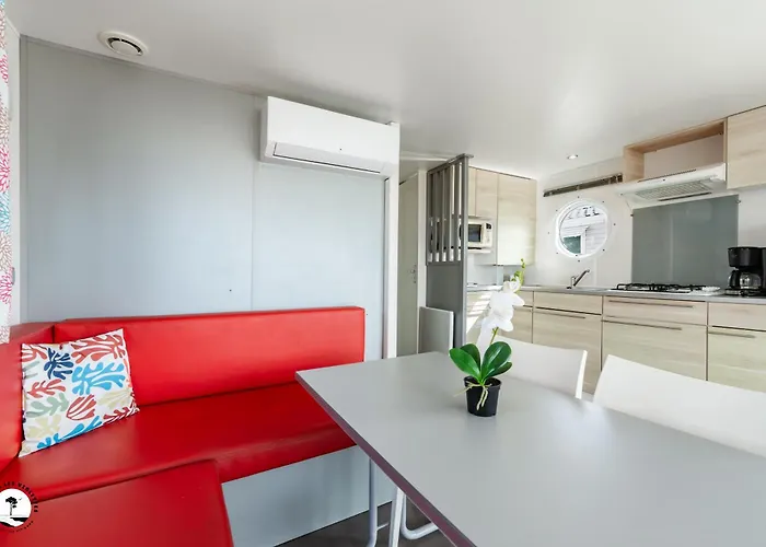 Les Violettes Kamp alanı