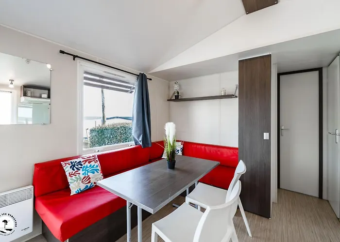 Les Violettes Kamp alanı